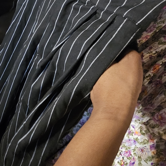 Black Pin-Striped Front Pleat Wide Leg Trouser by URBAN OUTFITTERS - NWOT - Picture 5 of 8